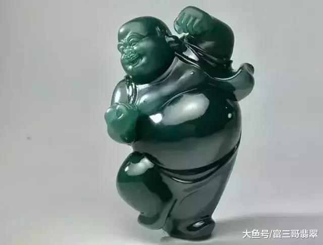 クリスマス　翡翠⭕️清代玉雕芸術　大判カラー写真解説本　カバー、函付　中英解説付 翡翠雕刻：为何他的玉雕能卖几十万-翡翠资讯