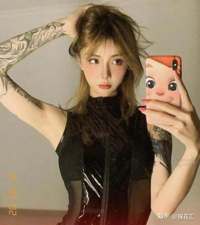 阿朱曾跟随知名摄影师wanimal"王动"和lpvision拍摄大尺度作品爆红后