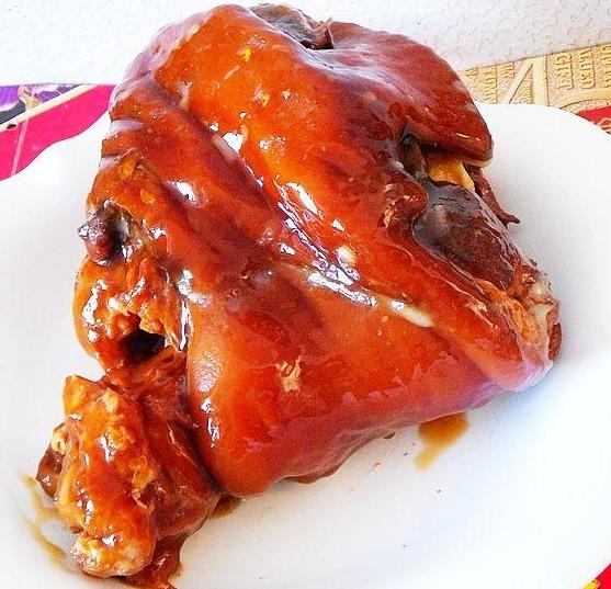 lvss4616 2人 赞同了该文章 卤猪肘子是一道大家经常吃到的家常菜