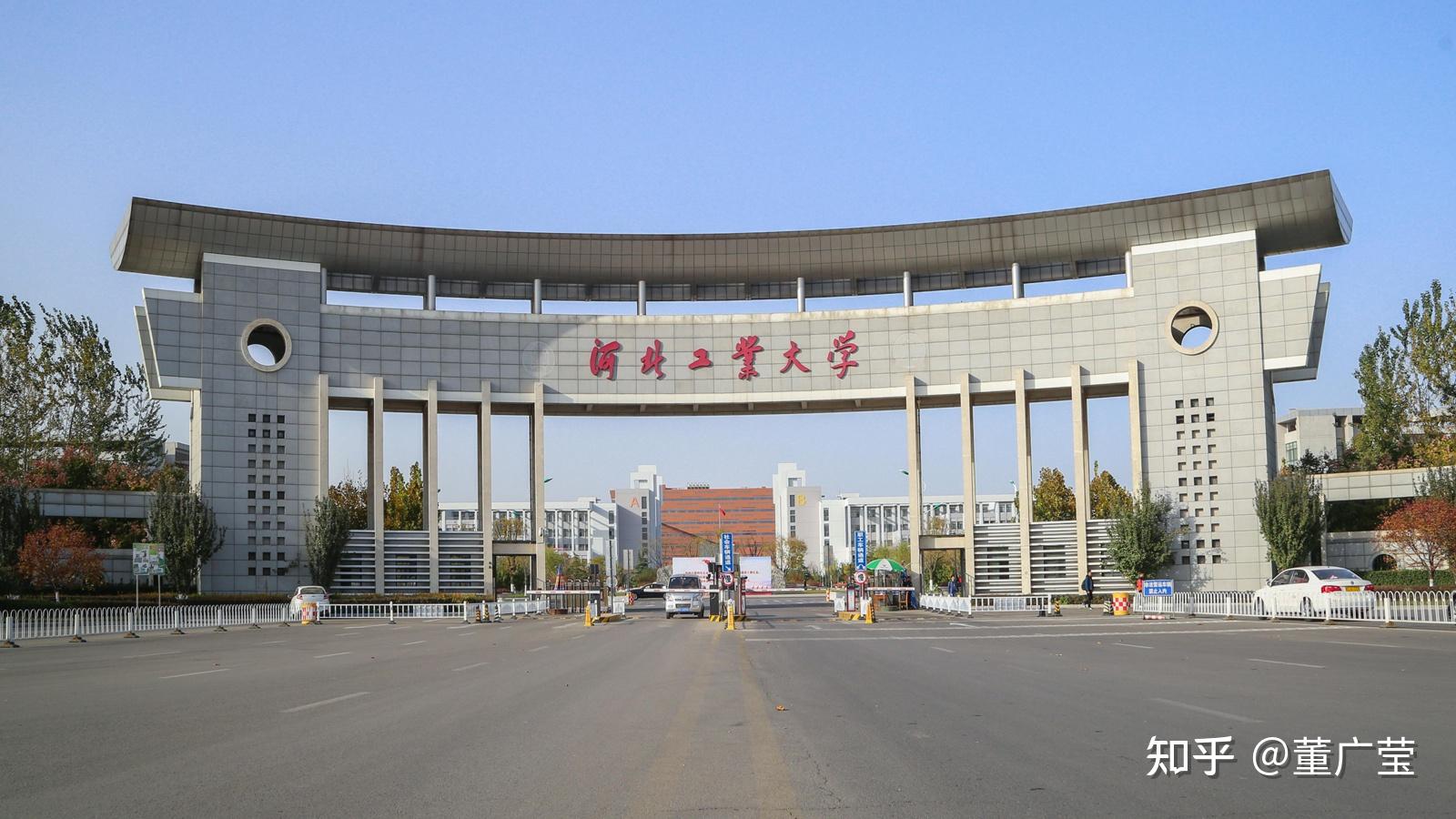 比我的外甥女小一岁,跟她是一届,在一起读启明中学,读定州一中,一起