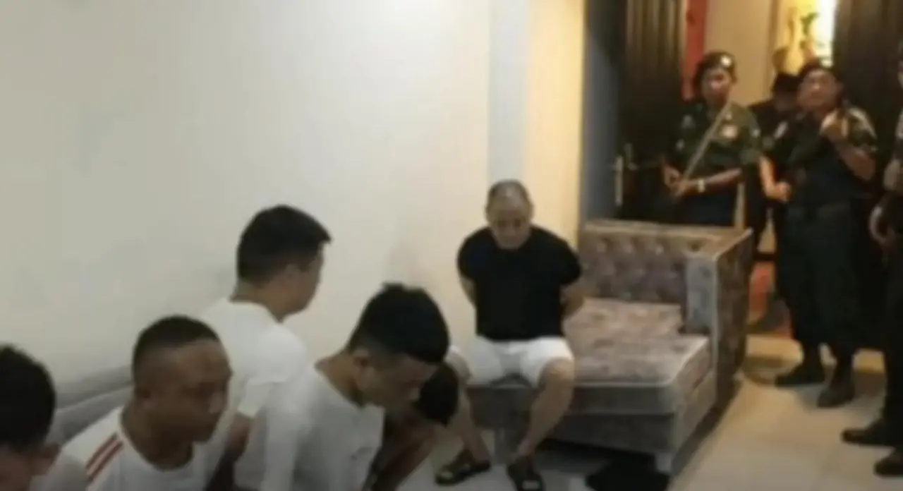 被缅北诈骗集团武装人员控制的中国人