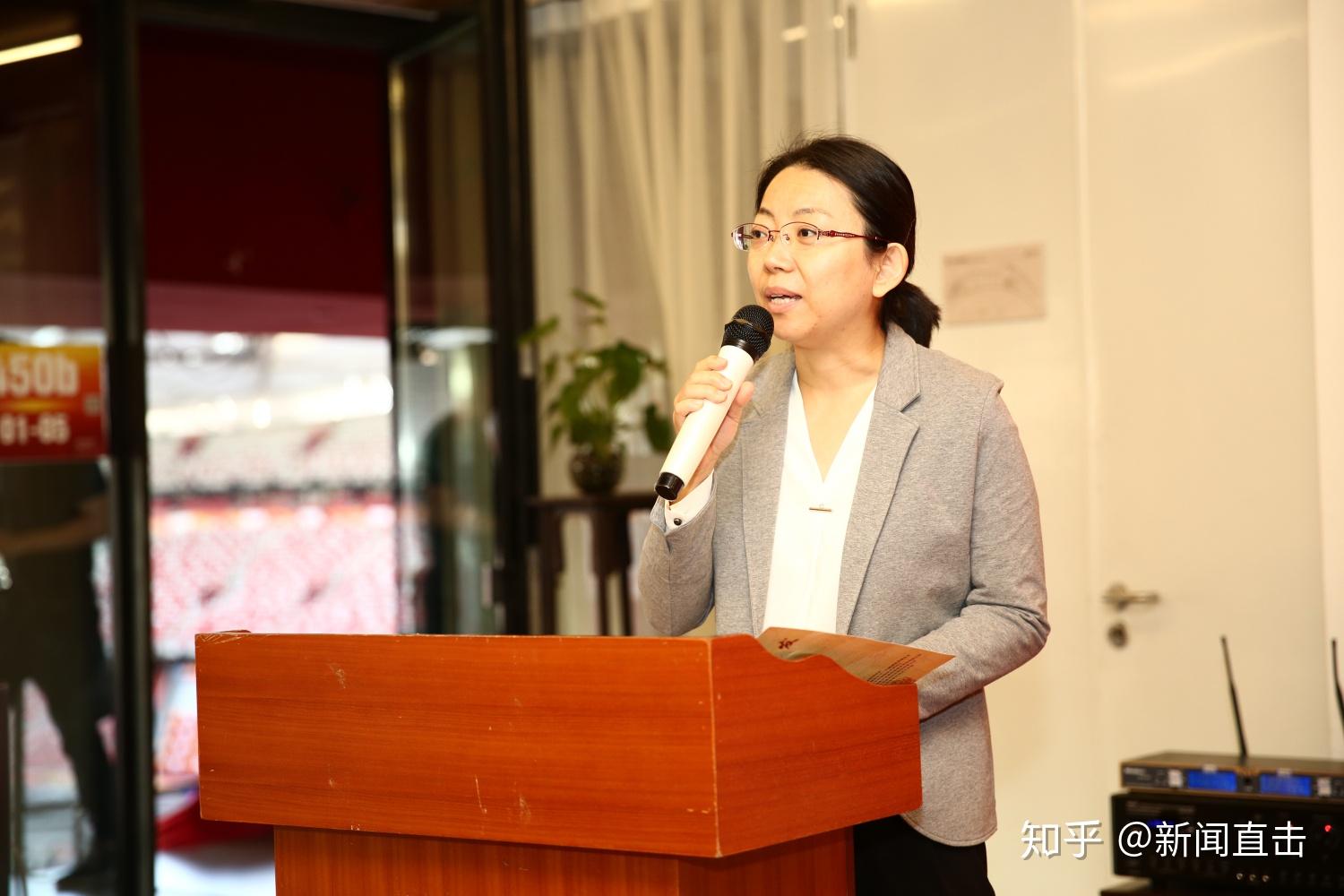 会理事长郝毅致辞照片说明 :中央军委政治工作部周文元中将致辞日前