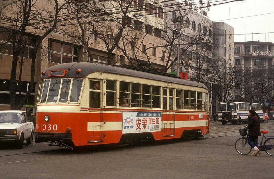 如何在老照片里面区分大连哈尔滨及鞍山的有轨电车老摩电