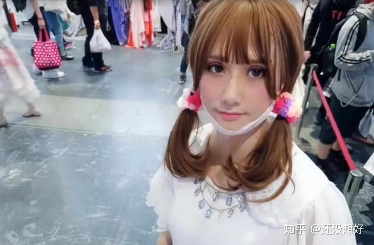 女装大佬漫展骗吻小姐姐无人识破这是女装的新玩法吗