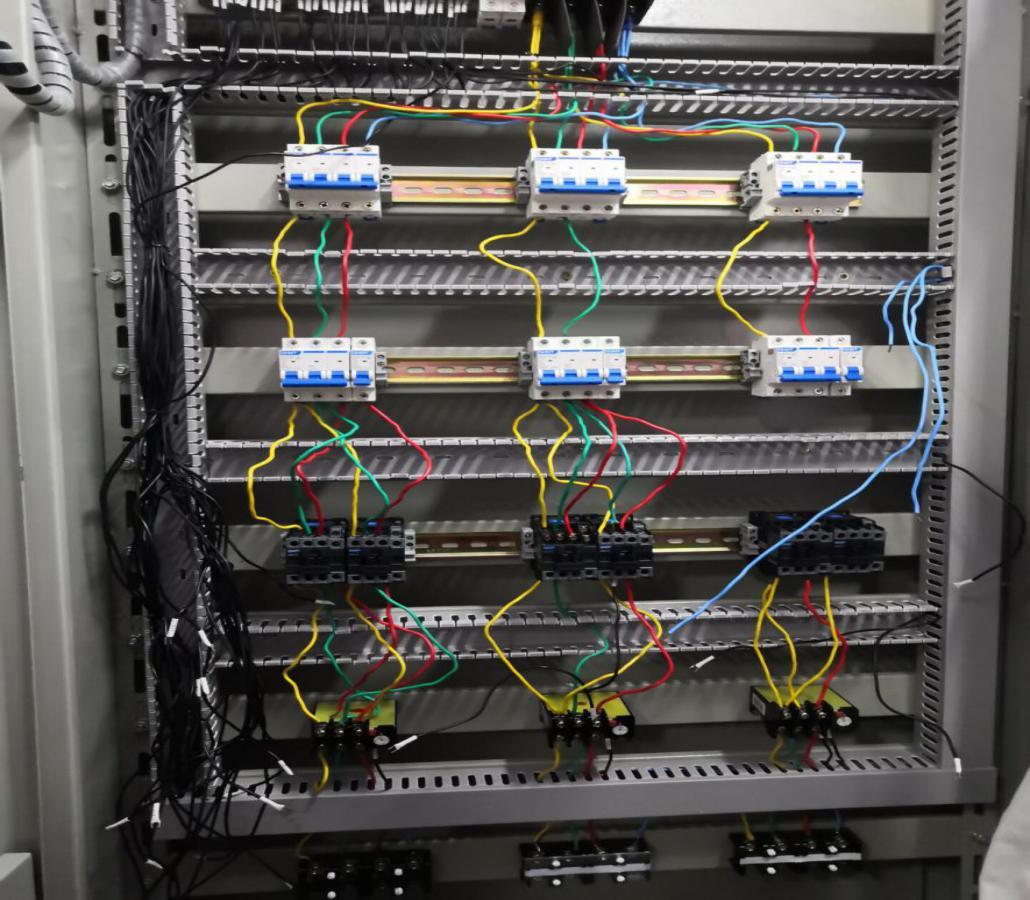 柜设计的基本思路是一种逻辑思维,只要符合逻辑控制规律,能保证电气