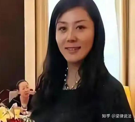 在武威,姜保红能在仕途上如乘火箭般跃升,她的老情人火荣贵功不可没
