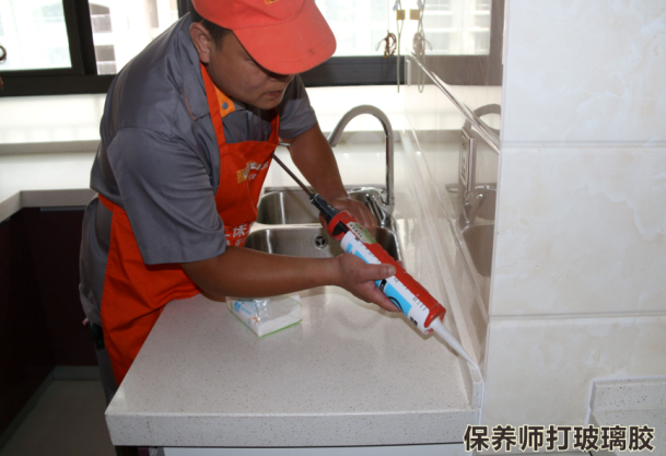 欧派橱柜升级金保姆服务随时还你全新厨房