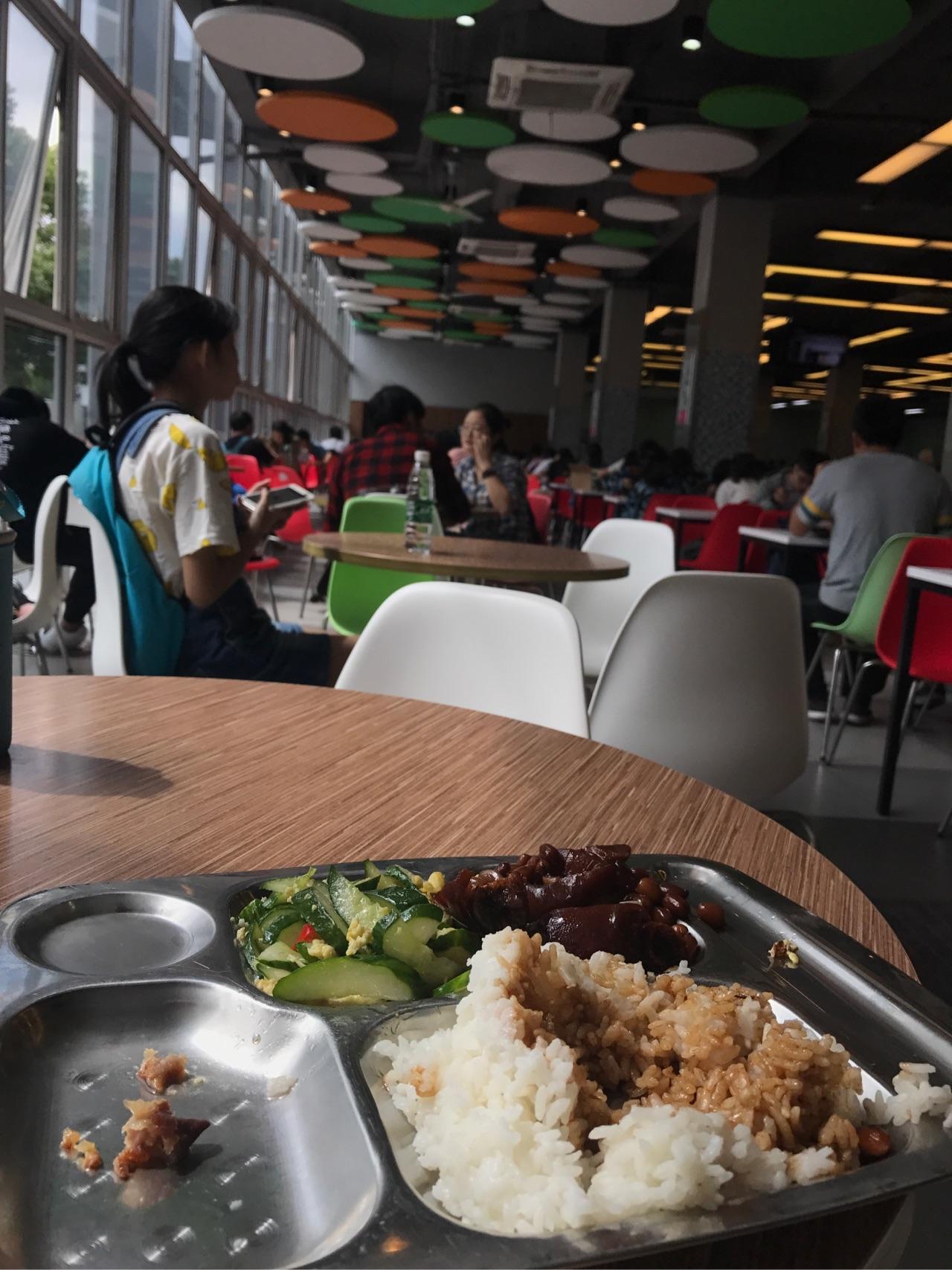 在上海第二工业大学里就餐是一种怎样的体验有什么推荐的食堂和美食