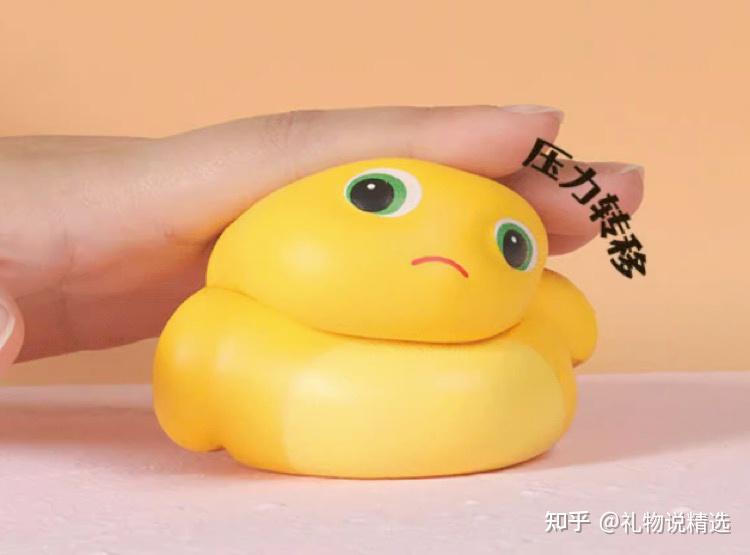 软软糯糯,手感超好,不开心的时候可以把小奶龙按扁,然后看他满满回弹