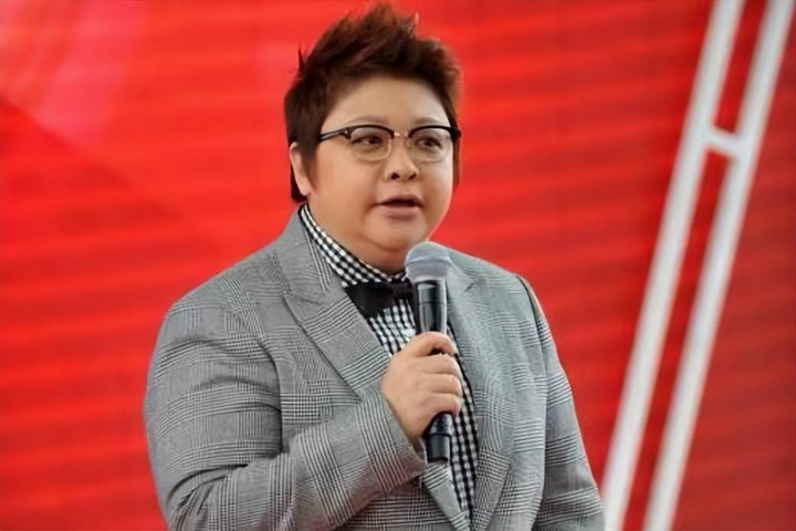 地震成照妖镜,韩红救灾因官媒的发声被吐槽,网友评论区道出实情