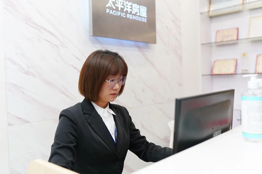 8个月不开单却逆袭销冠!太平洋房屋的励志"一姐"
