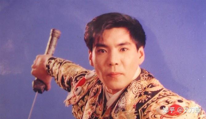 54岁的屠洪刚开始演起了小配角他是如何一步步走到今天的