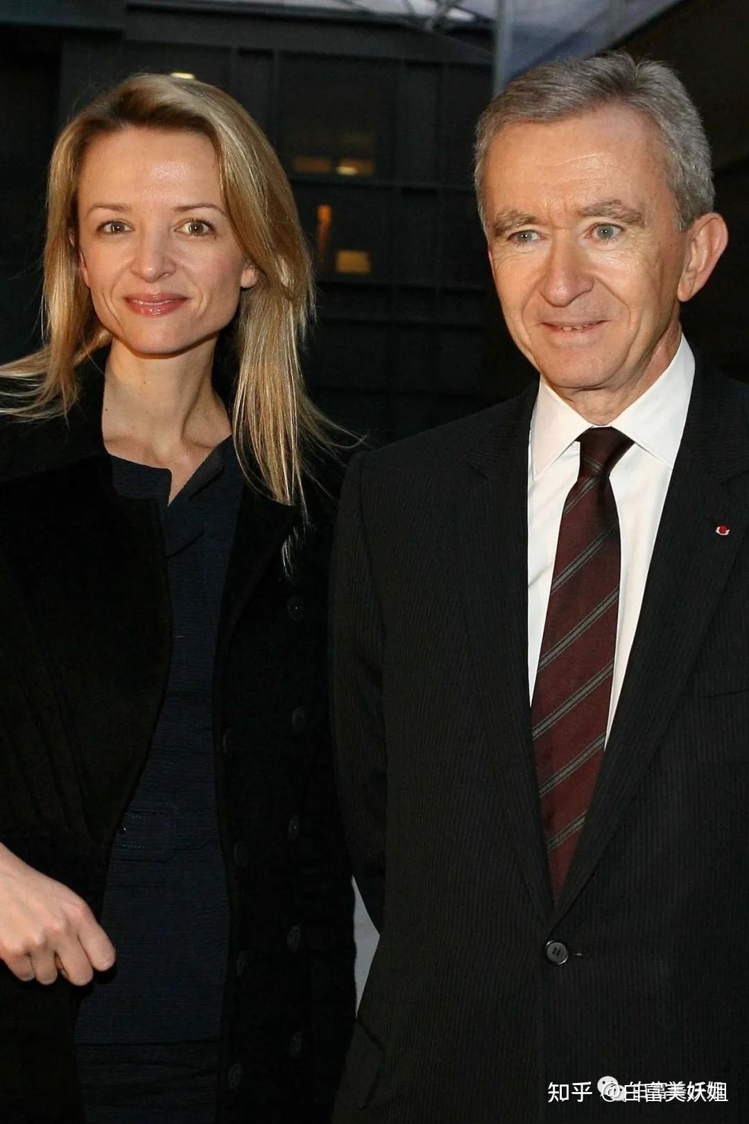 她的父親貝爾納·阿爾諾(bernard arnault),就是那個從全世界女人兜裡