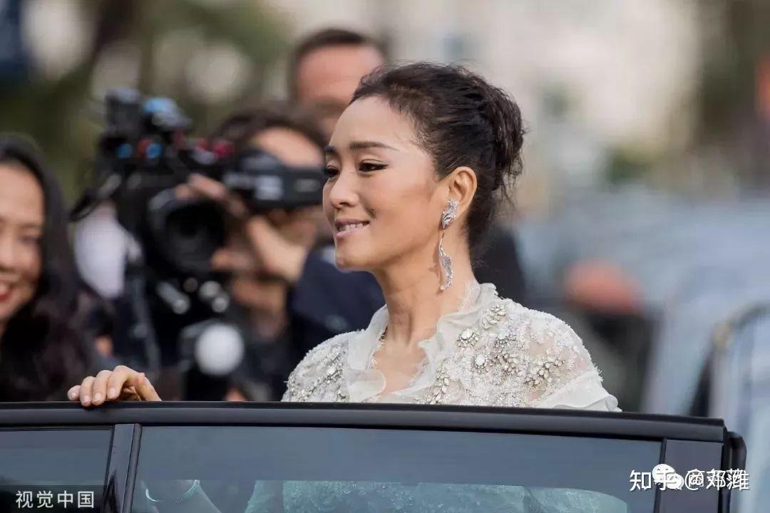 57岁巩俐走戛纳红毯气场绝了!为什么她是永远的“巩皇”? - 知乎