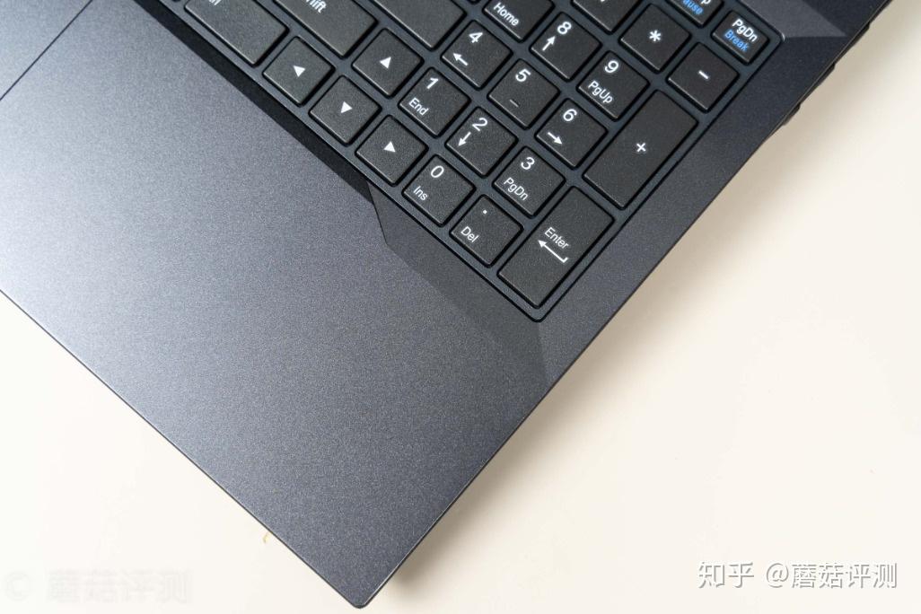 高性价比入门级游戏本神舟hasee战神k670eg6a6游戏笔记本电脑评测