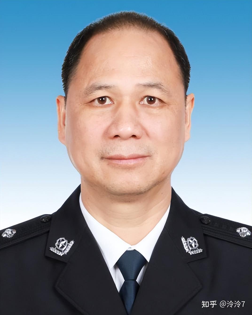 现任广西壮族自治区来宾市人民政府副市长,公安局党委书记,局长.