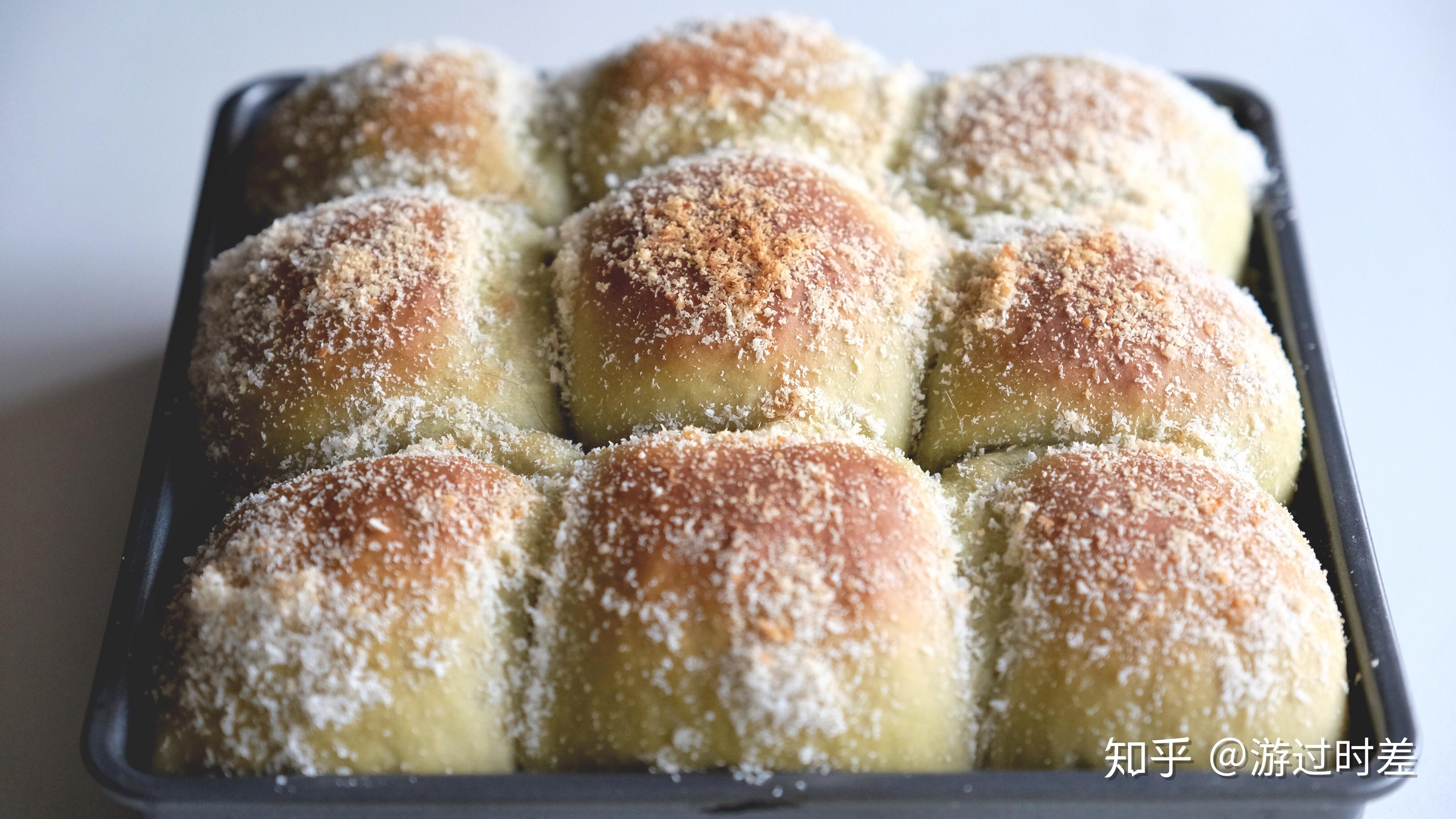 试试这款清香微苦的抹茶椰丝排包