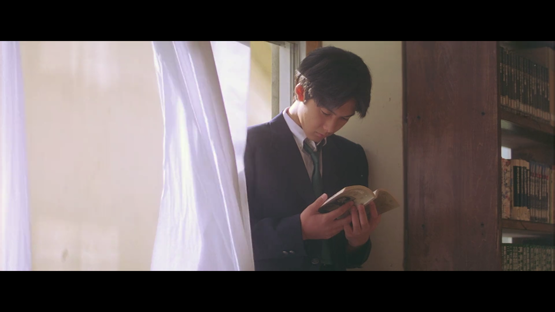 日本电影情书中的男藤井树是否把博子当替代品这样对她公平吗