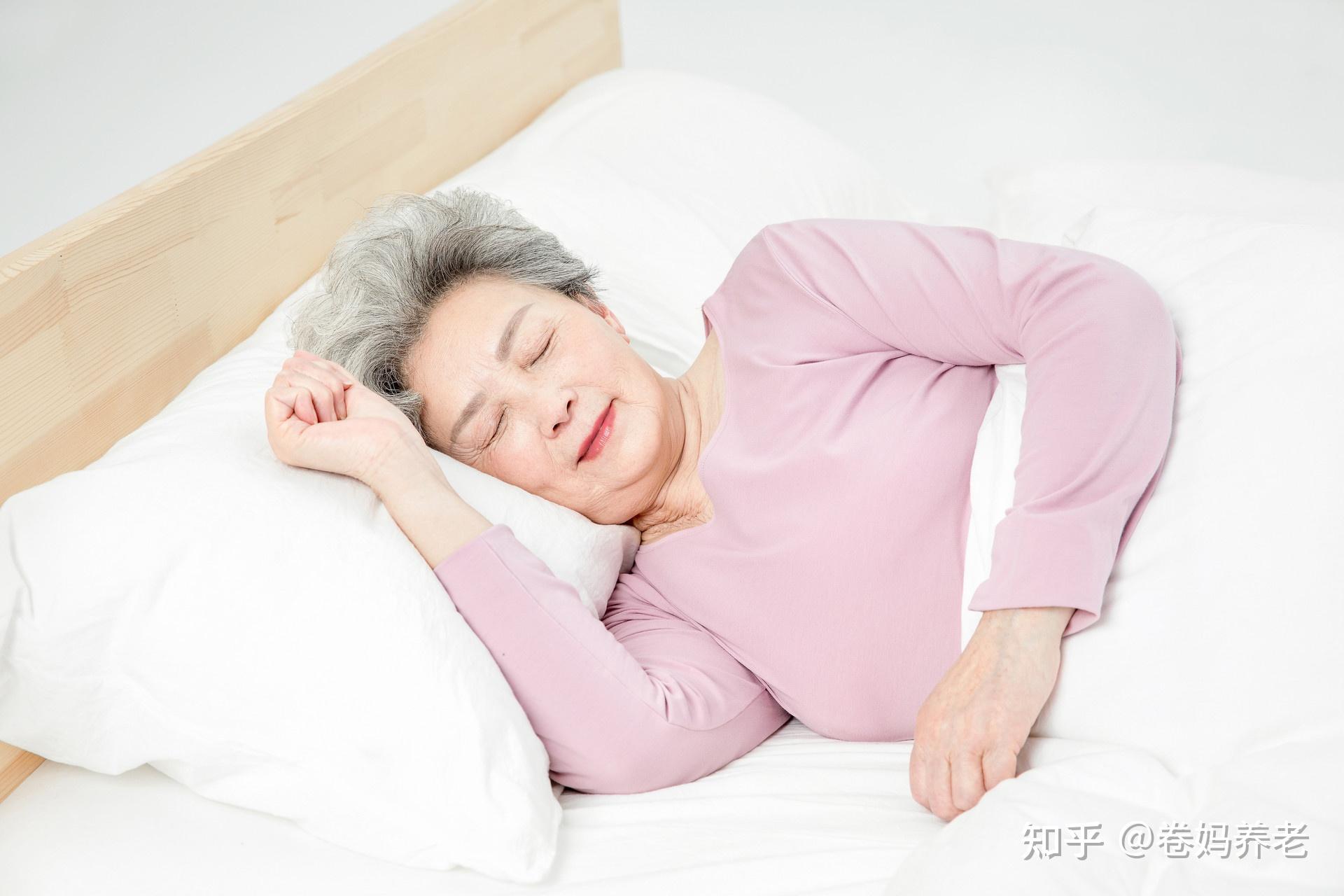 中年女性失眠頭痛坐在床上圖片素材-JPG圖片尺寸6720 × 4480px-高清圖案501318677-zh.lovepik.com