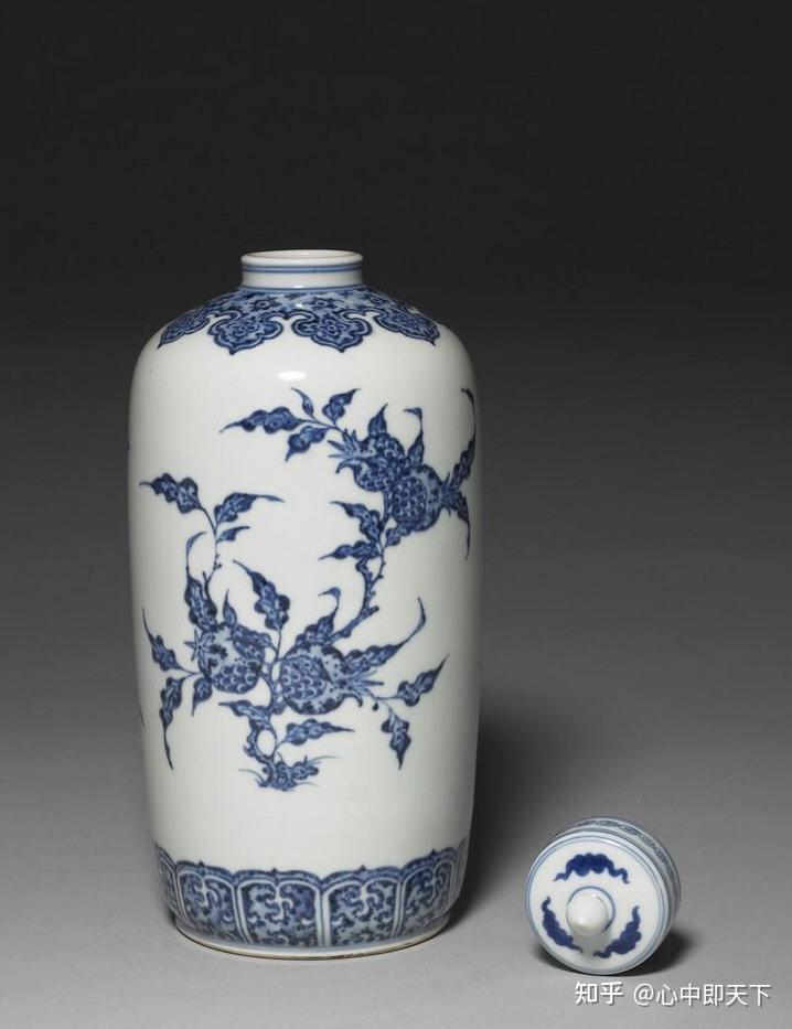 清雍正景德镇官窑青花折枝花果纹大茶叶瓶