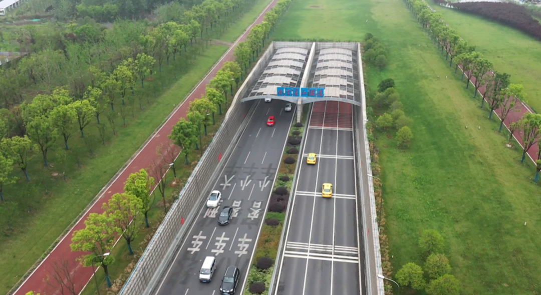 为"万里长江第一隧";南京定淮门长江隧道(简称定淮门隧道)全长7368米