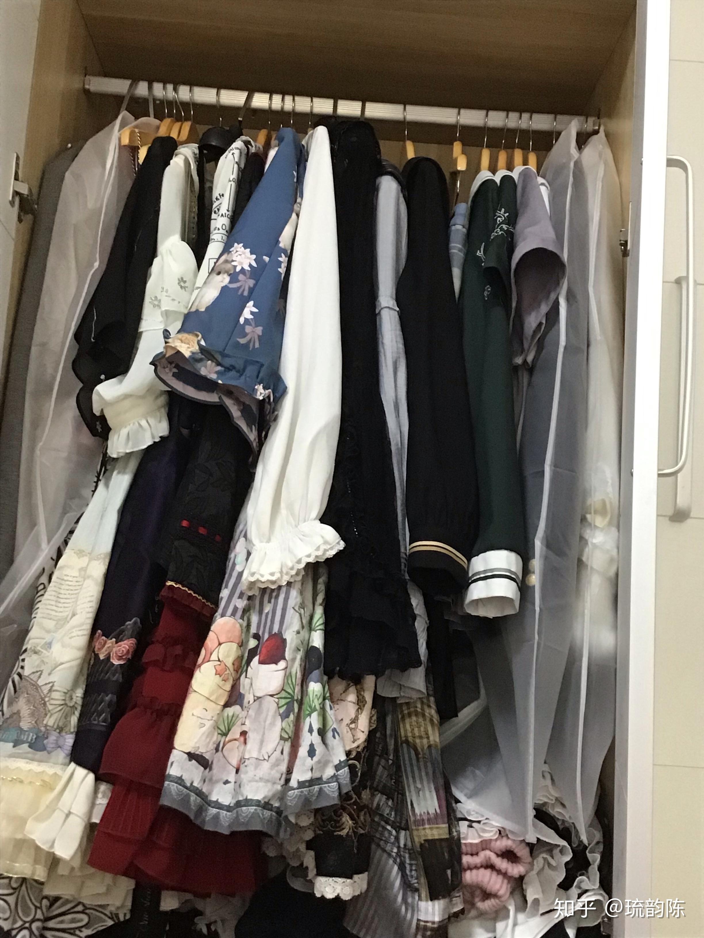 请问各位汉服娘,lo娘,jk,你们的汉服/lolita/jk制服是怎么放衣柜的,是