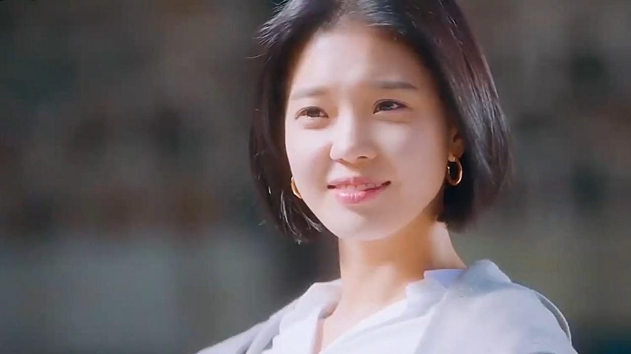 于是霸气当众追求女主,校草校霸为了女主当众对立#女神降临 - 知乎