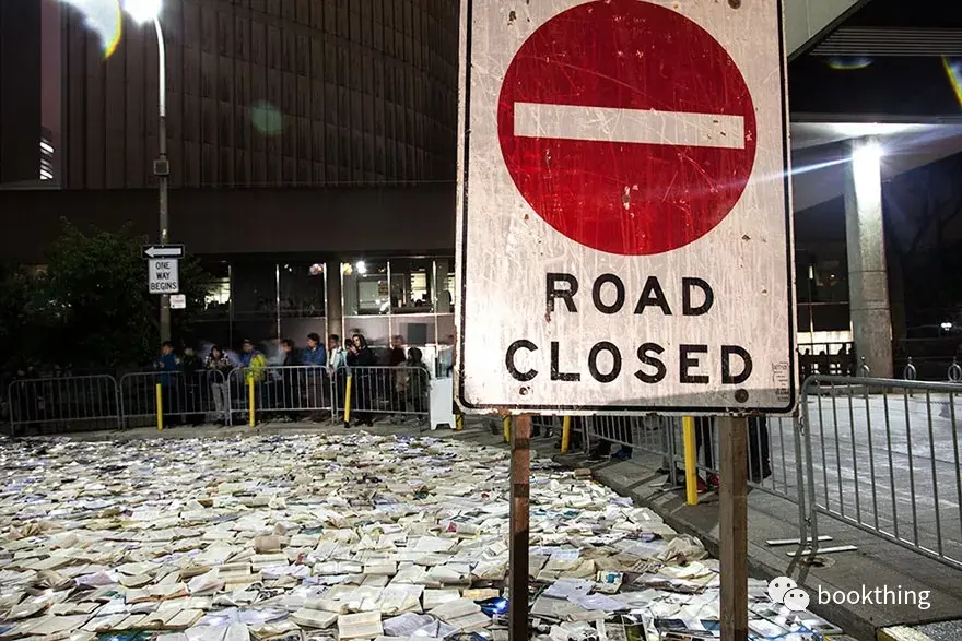 市中心的喧噪被10000本书籍淹没