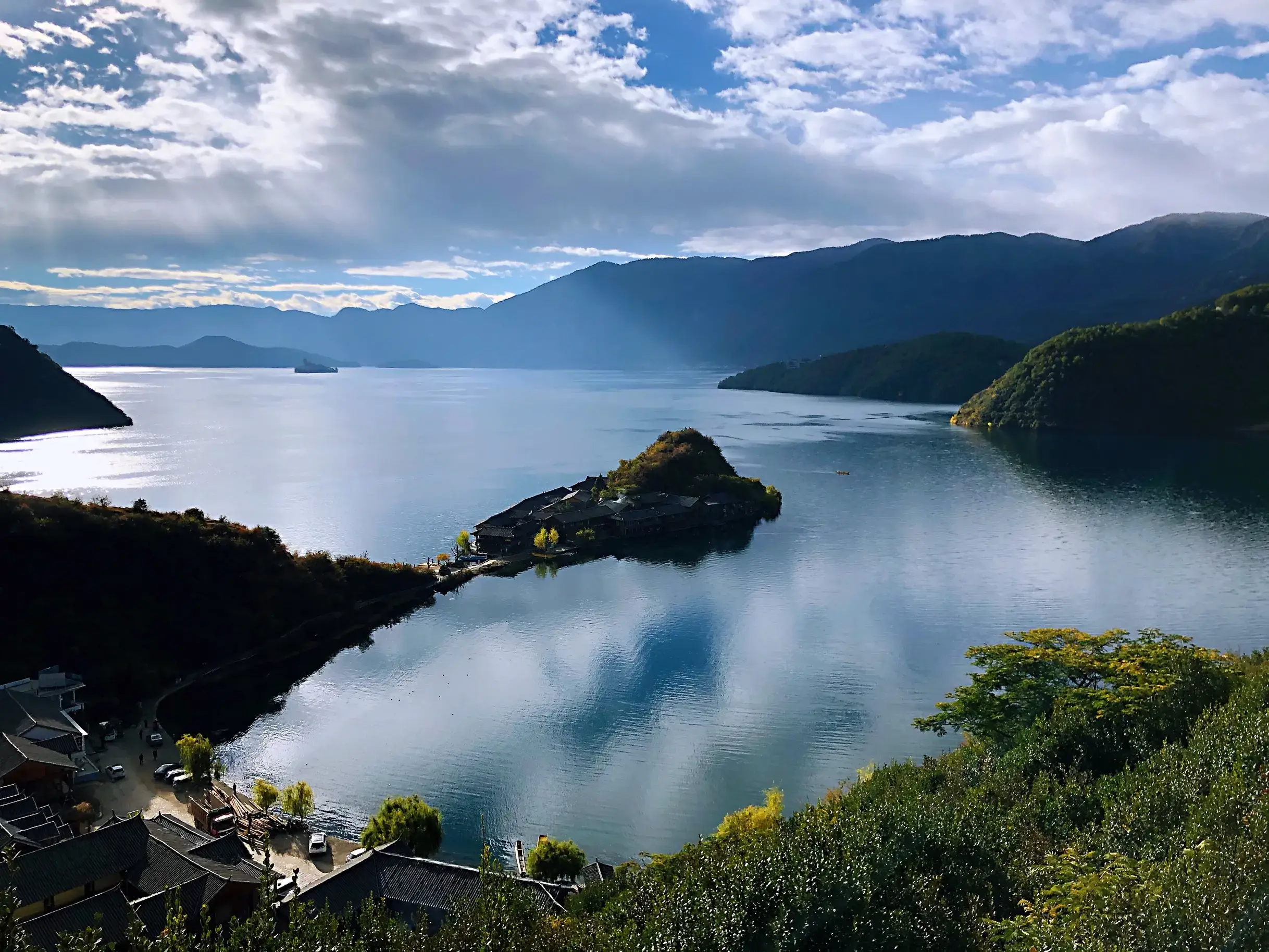 丽江到底好不好玩,真的好想去旅游一次,如果去过的能给一些建议吗?
