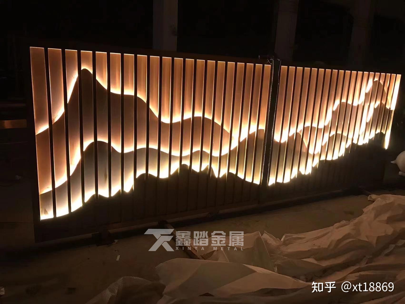 中式山水画不锈钢屏风景墙不锈钢山形发光格栅款式图