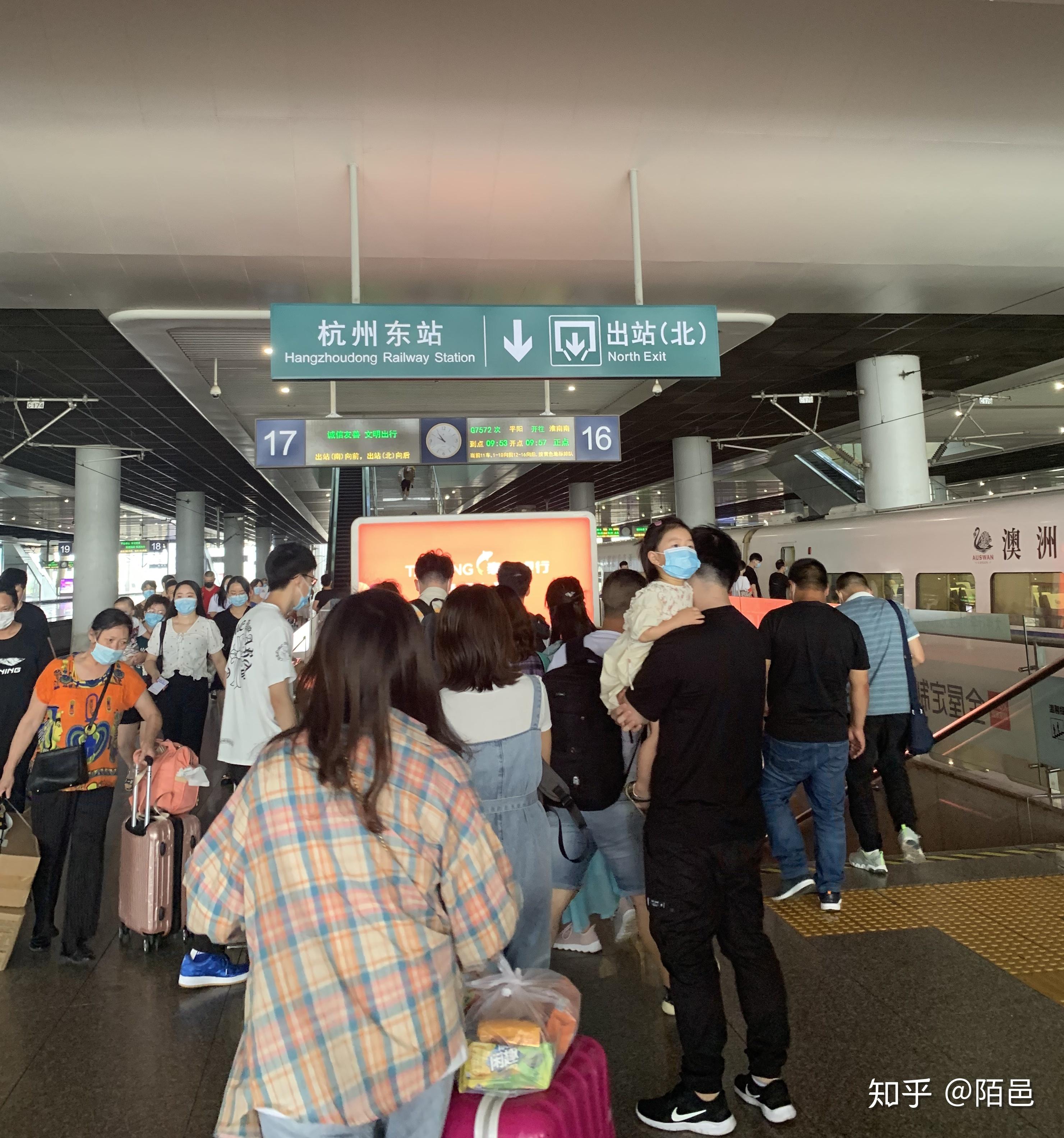 杭州火车东站出站口图片