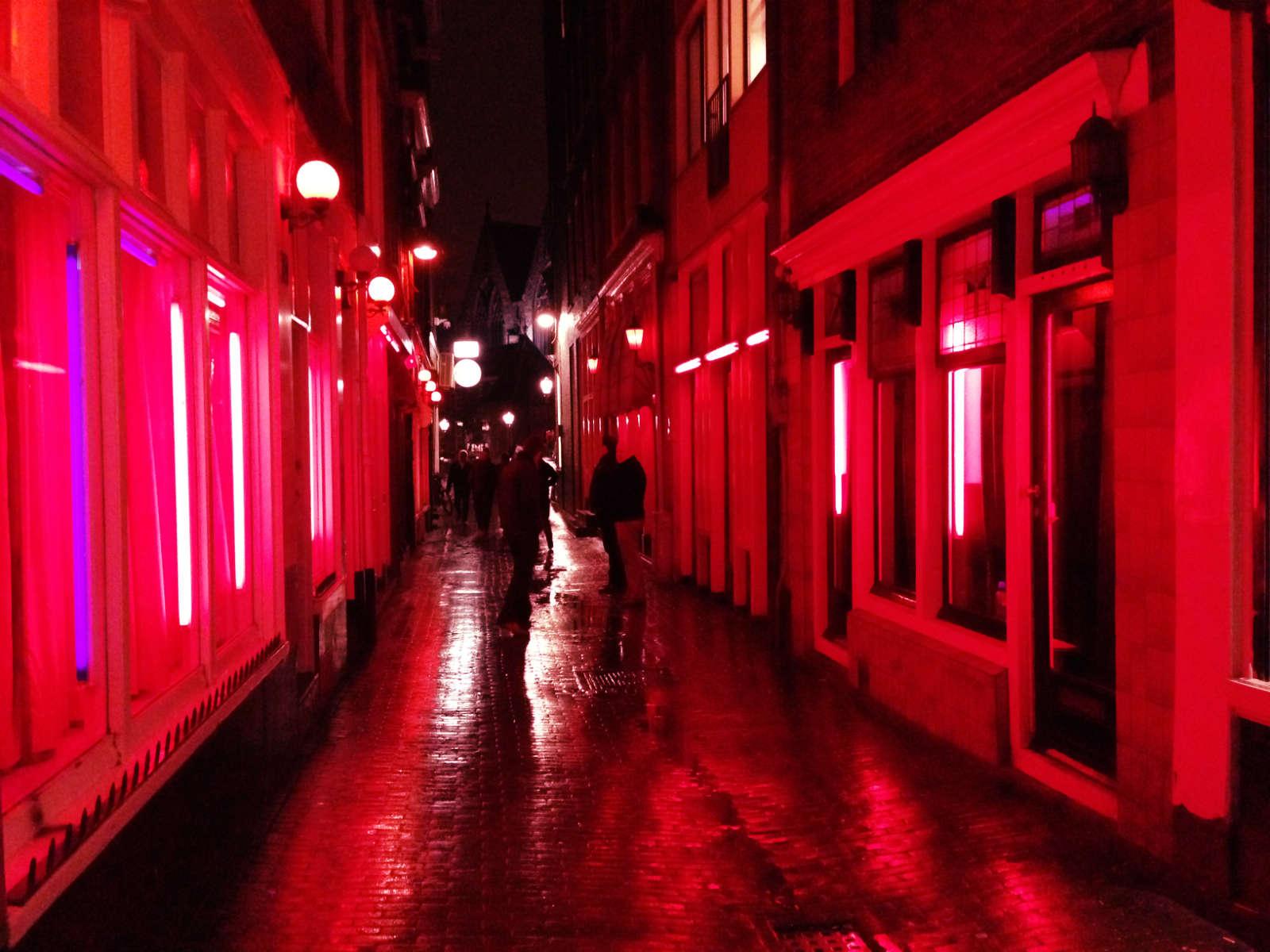 夜深了,在阿姆斯特丹街头谈高潮 