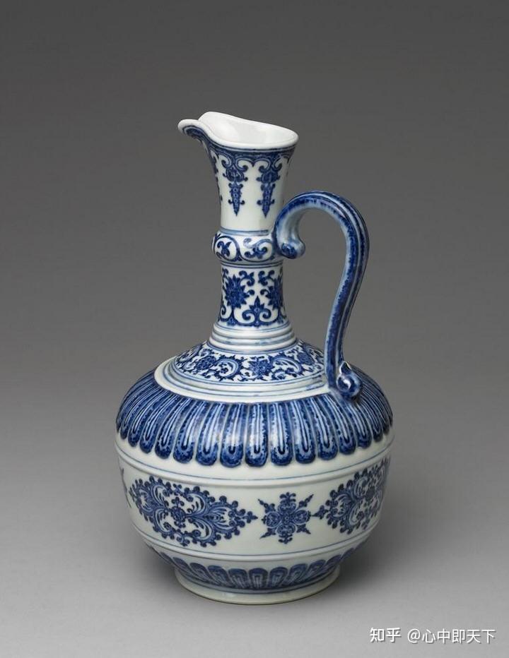 清雍正景德镇官窑青花菊瓣纹花浇