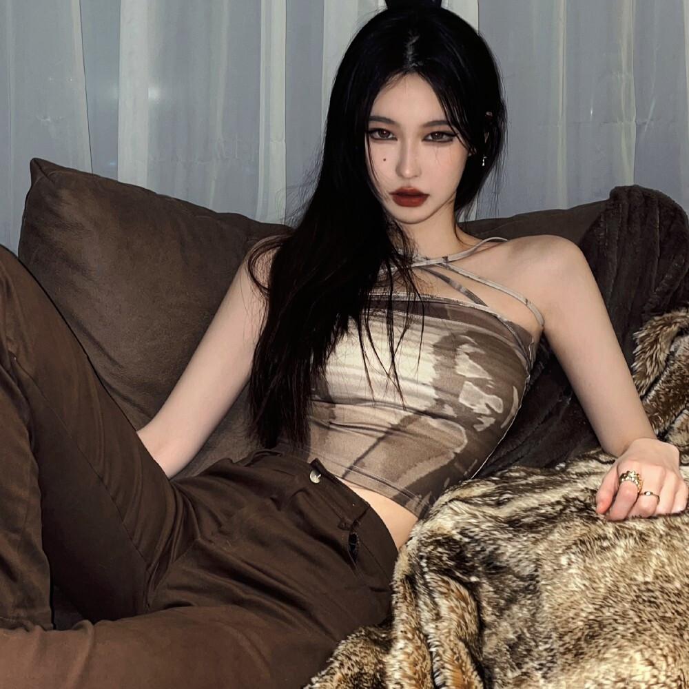 来点儿不裸的性感女生头像好吧? - 知乎