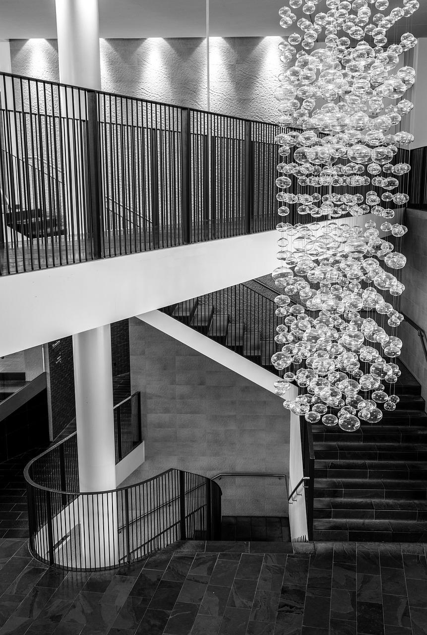 4. 栏杆合规高度查