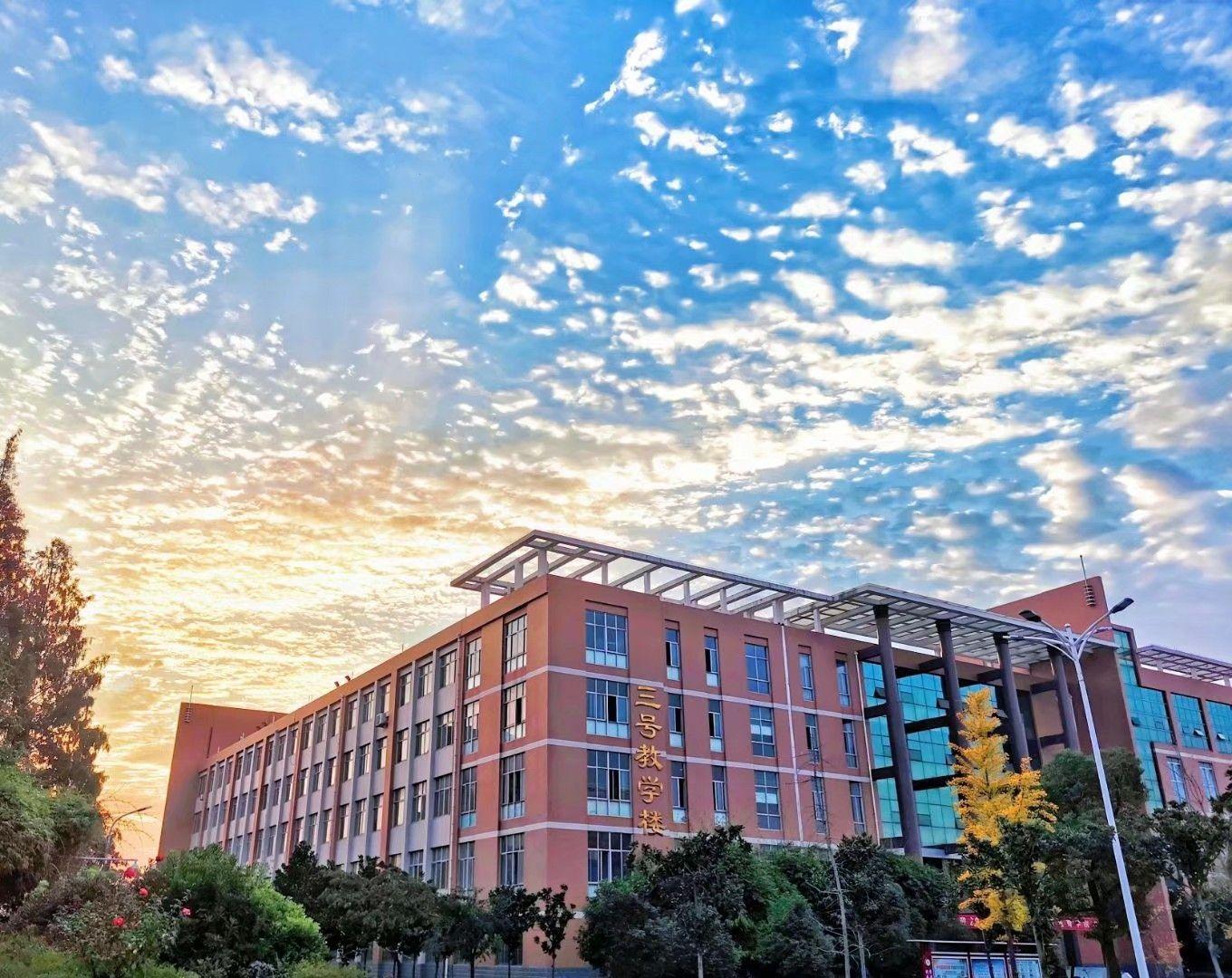 在南阳医学高等专科学校就读是什么体验? - 知乎
