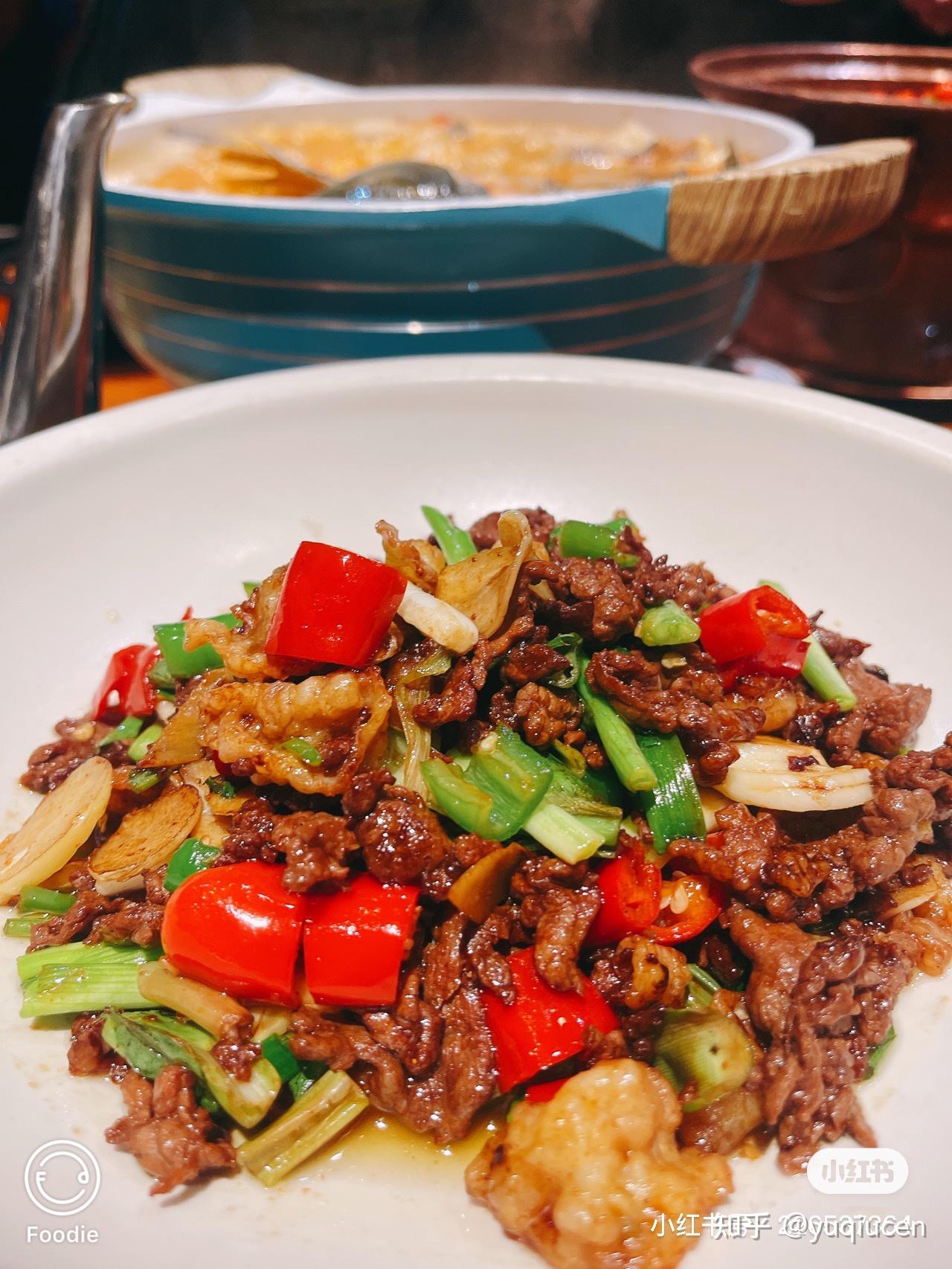 相聚特色民族云南菜老滇山寨食在民族乐在这里
