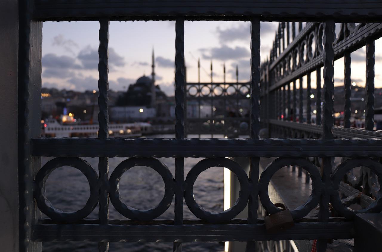 3. 马道栏杆安装