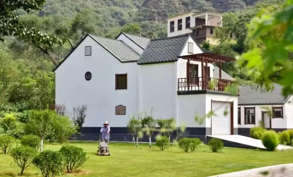 首先就应在田园综合体中实现住宿条件满足城镇居民旅居养老的主要