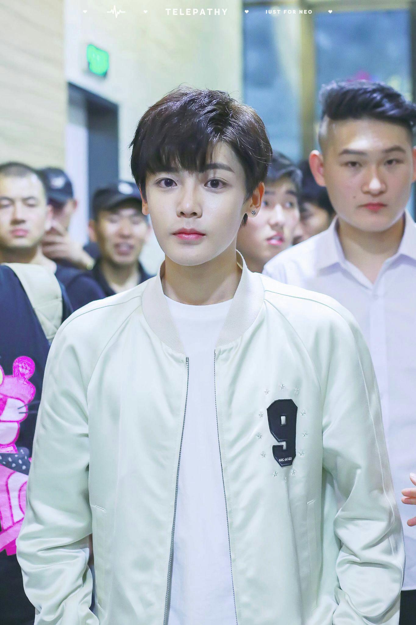 如何评价侯明昊的颜值? - 知乎