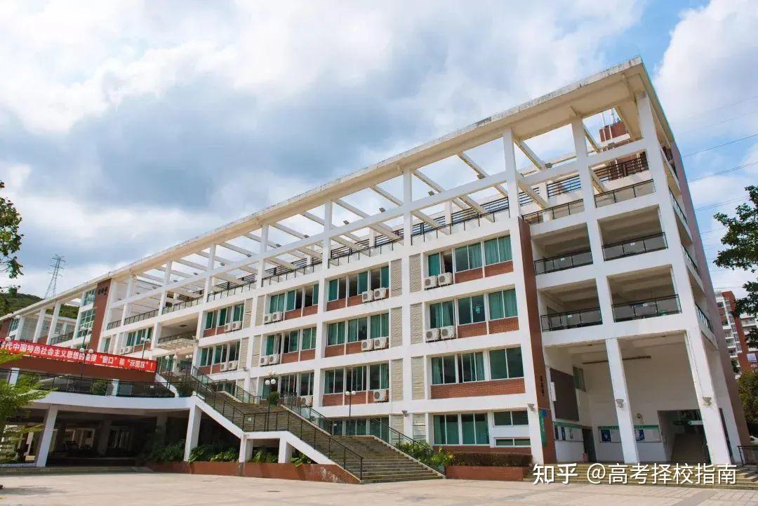 大学介绍|【深圳职业技术学院】录取分数/学校环境、宿舍图片! - 知乎