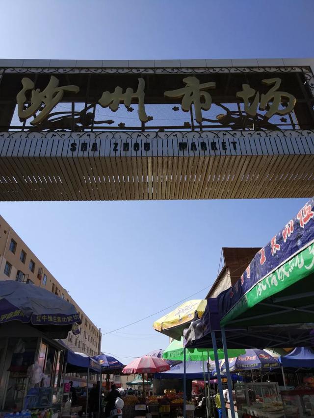 丝绸之路旅记|敦煌东线:鸣沙山顶的月亮,沙洲夜市的熙攘,在莫高窟等你