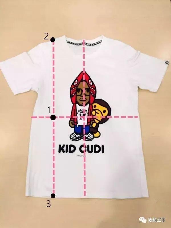 最后,怎么能少了收纳王子的5秒叠t恤大法呢?