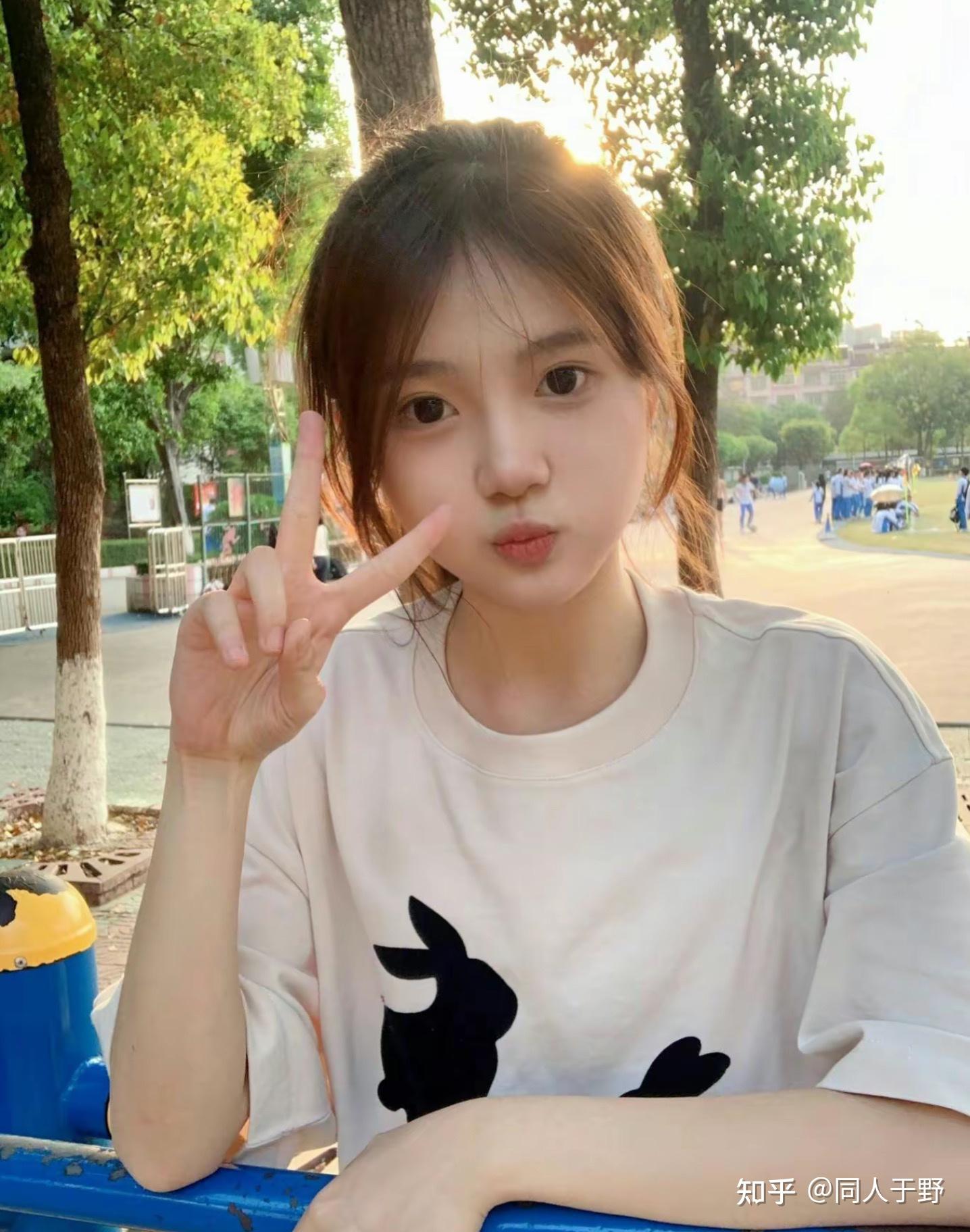 你见过高中最好看的女生长什么样?
