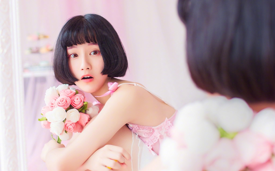 壁纸福利粉红女孩闺房软萌写真仿佛散发着草莓气息