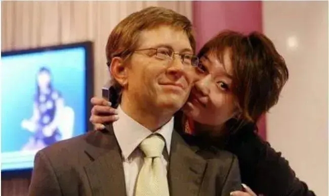比尔盖茨的风流情史:婚内出轨损失80亿