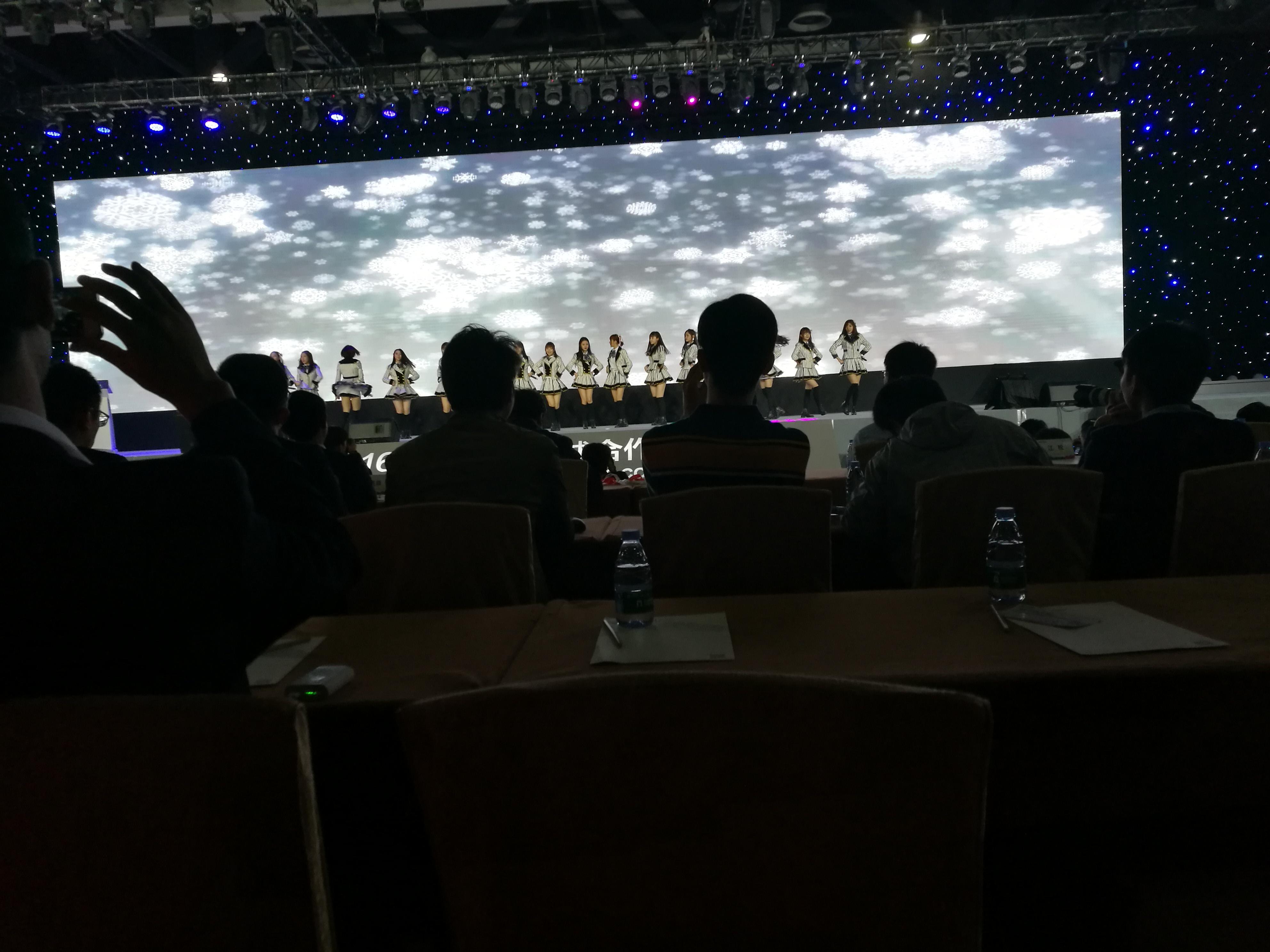 参加2016年12月21日广州 SNH48 Team Hll握手