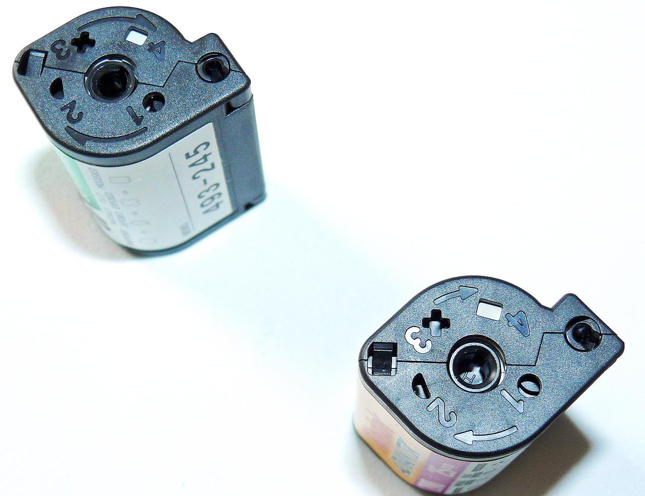 3. 使用牙签清理