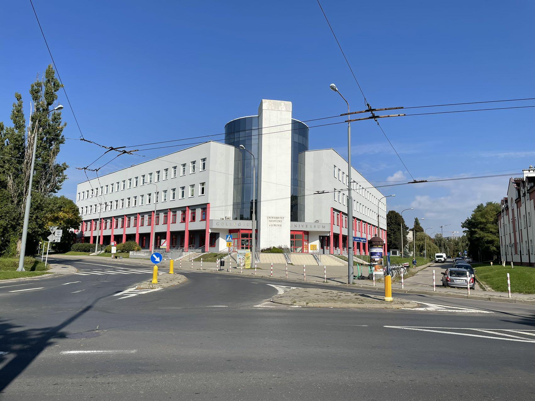 校园风光卢布林医科大学(uniwersytet medyczny w lublinie)是波兰的