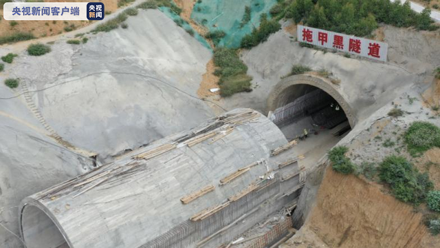 提前10天顺利完工云南红河弥蒙铁路全线首座隧道贯通